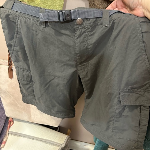 Women’s Columbia Shorts - Picture 2 of 3